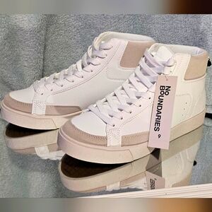 3 pairs of No Boundaries shoes two size 9s and one 8s in Women's